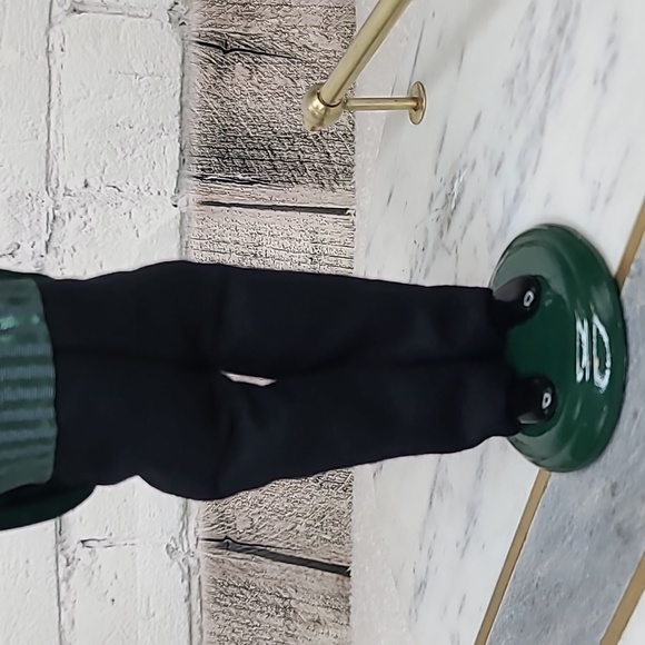 Byers' Choice Caroler 2004 Christmas Traditions Man with Christmas Crackers - Picture 7 of 17